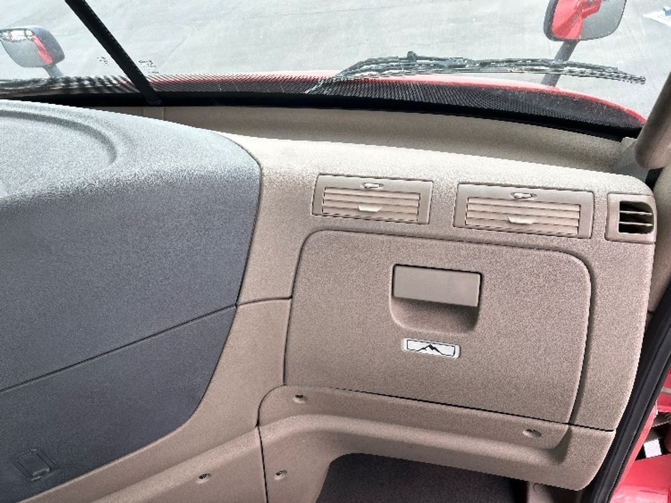 Day Cab Tractor-Heavy Duty Tractors-Freightliner-2018-Cascadia 11364ST-Gilroy-CA-246,538\n\t\tmiles-$ 38,000 - Image 13