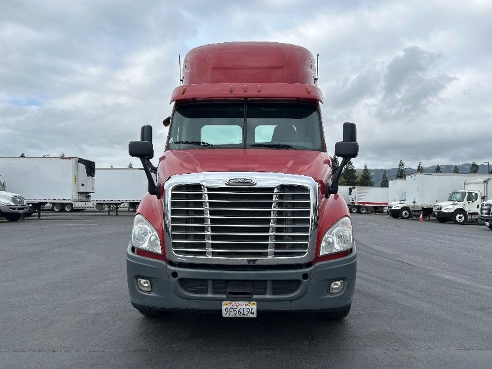 Day Cab Tractor-Heavy Duty Tractors-Freightliner-2018-Cascadia 11364ST-Gilroy-CA-246,538\n\t\tmiles-$ 38,000 - Image 2