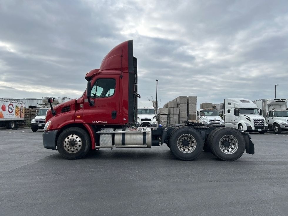 Day Cab Tractor-Heavy Duty Tractors-Freightliner-2018-Cascadia 11364ST-Gilroy-CA-246,538\n\t\tmiles-$ 38,000 - Image 4