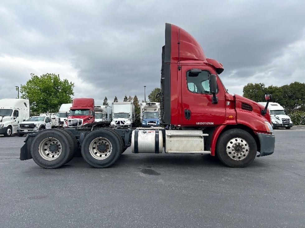 Day Cab Tractor-Heavy Duty Tractors-Freightliner-2018-Cascadia 11364ST-Gilroy-CA-246,538\n\t\tmiles-$ 38,000 - Image 8