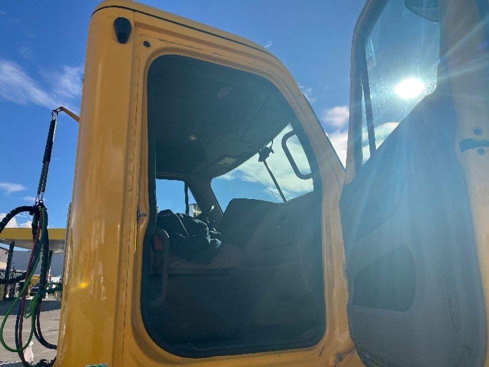 Day Cab Tractor-Heavy Duty Tractors-Freightliner-2018-Cascadia 11364ST-Grand Prairie-TX-769,444\n\t\tmiles-$ 22,750 - Image 12