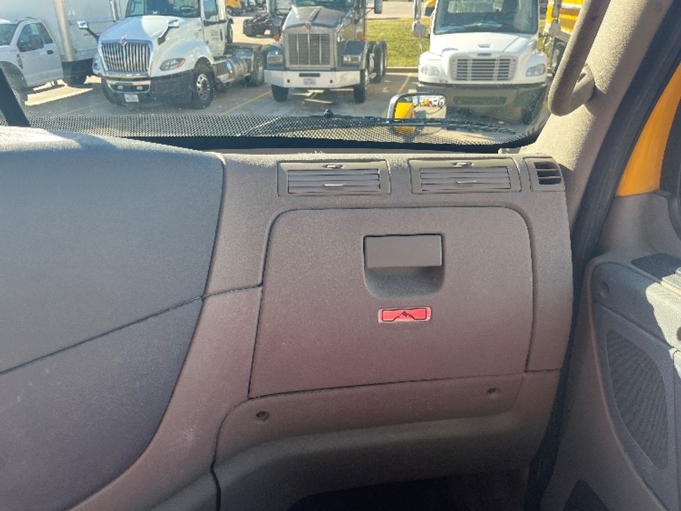 Day Cab Tractor-Heavy Duty Tractors-Freightliner-2018-Cascadia 11364ST-Grand Prairie-TX-769,444\n\t\tmiles-$ 22,750 - Image 13