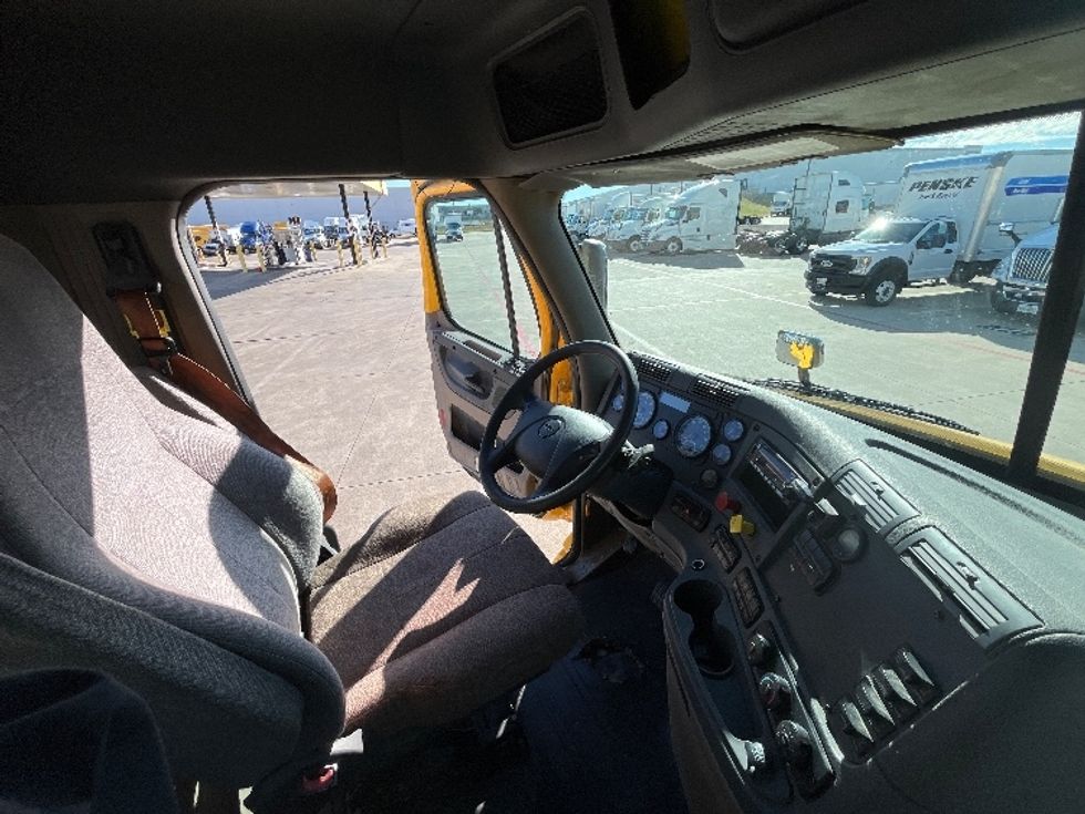 Day Cab Tractor-Heavy Duty Tractors-Freightliner-2018-Cascadia 11364ST-Grand Prairie-TX-769,444\n\t\tmiles-$ 22,750 - Image 14