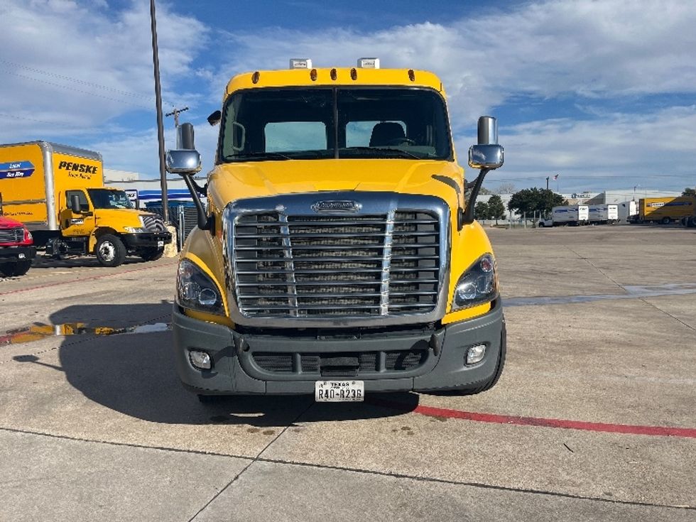 Day Cab Tractor-Heavy Duty Tractors-Freightliner-2018-Cascadia 11364ST-Grand Prairie-TX-769,444\n\t\tmiles-$ 22,750 - Image 2