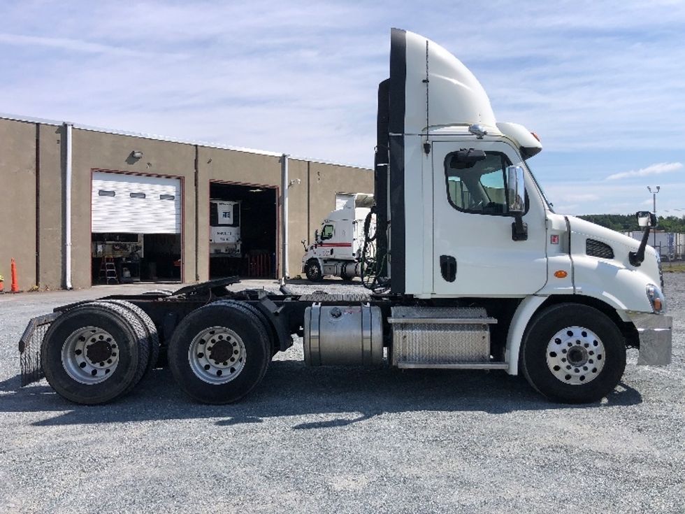 Day Cab Tractor-Heavy Duty Tractors-Freightliner-2018-Cascadia 11364ST-Guilderland Center-NY-307,475\n\t\tmiles-$ 42,500 - Image 8