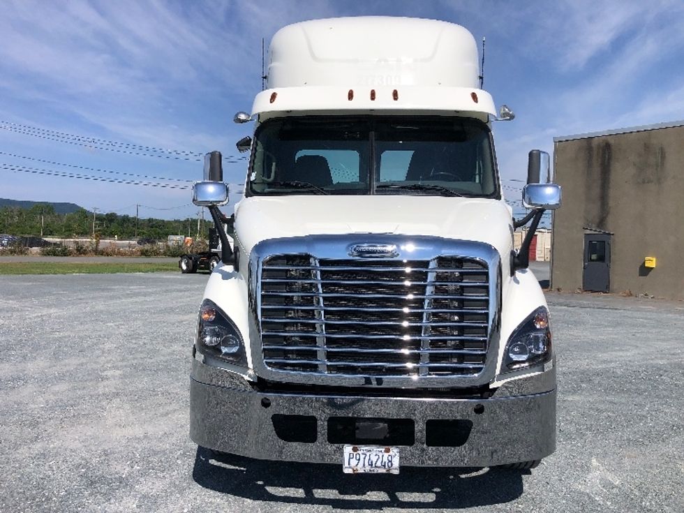 Day Cab Tractor-Heavy Duty Tractors-Freightliner-2018-Cascadia 11364ST-Guilderland Center-NY-307,475\n\t\tmiles-$ 42,500 - Image 2
