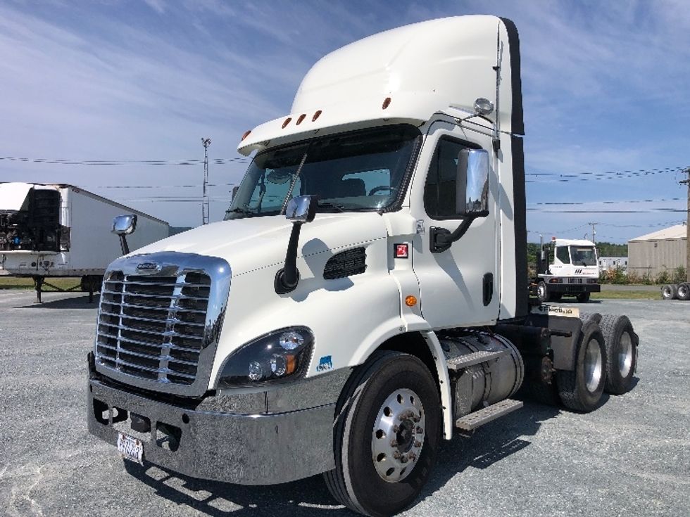 Day Cab Tractor-Heavy Duty Tractors-Freightliner-2018-Cascadia 11364ST-Guilderland Center-NY-307,475\n\t\tmiles-$ 42,500 - Image 3