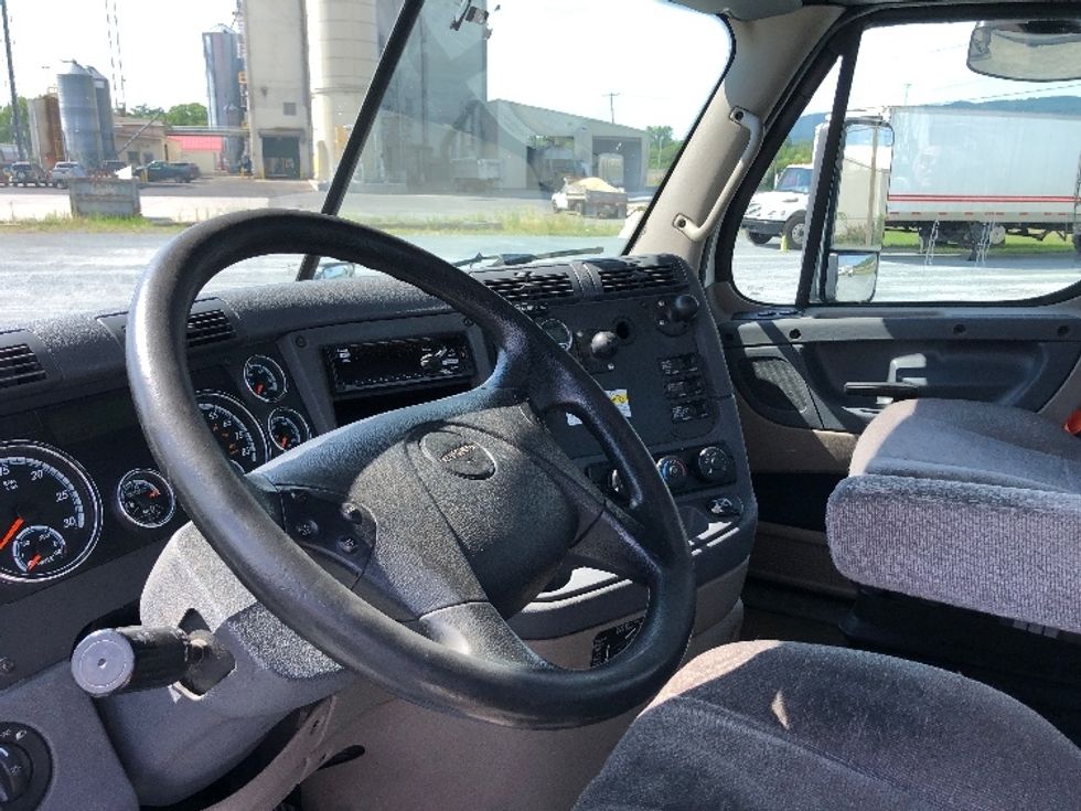 Day Cab Tractor-Heavy Duty Tractors-Freightliner-2018-Cascadia 11364ST-Guilderland Center-NY-307,475\n\t\tmiles-$ 42,500 - Image 10