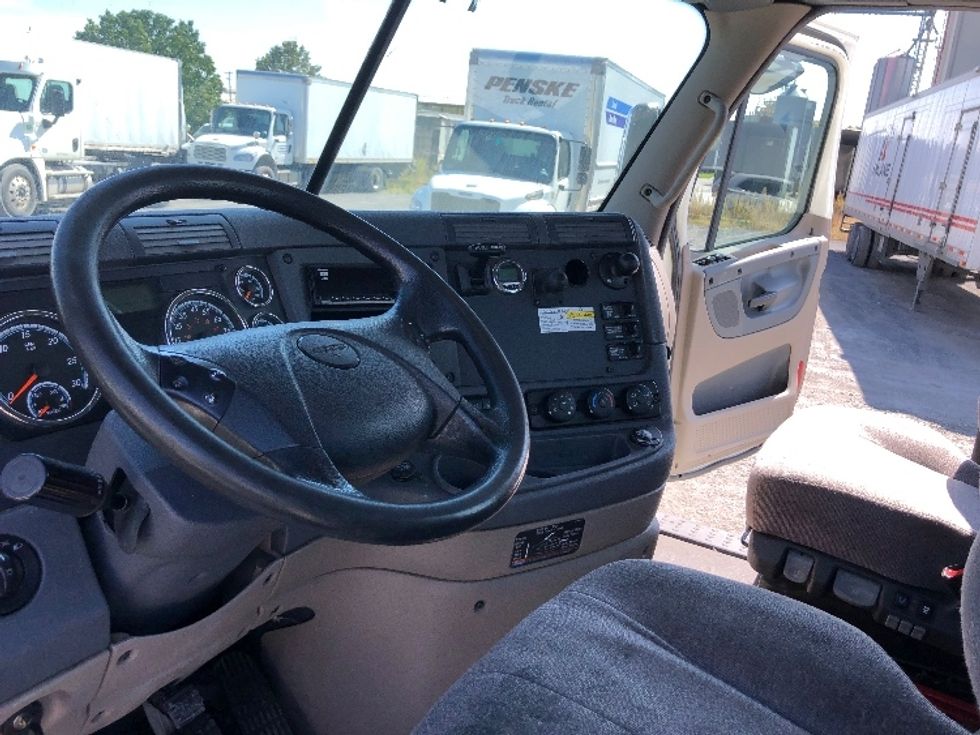 Day Cab Tractor-Heavy Duty Tractors-Freightliner-2018-Cascadia 11364ST-Guilderland Center-NY-357,654\n\t\tmiles-$ 37,500 - Image 10