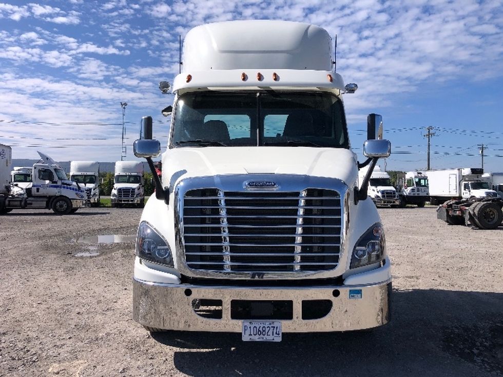 Day Cab Tractor-Heavy Duty Tractors-Freightliner-2018-Cascadia 11364ST-Guilderland Center-NY-357,654\n\t\tmiles-$ 37,500 - Image 2