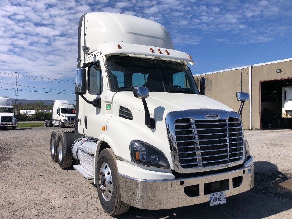 Day Cab Tractor-Heavy Duty Tractors-Freightliner-2018-Cascadia 11364ST-Guilderland Center-NY-357,654\n\t\tmiles-$ 37,500 - Image 1