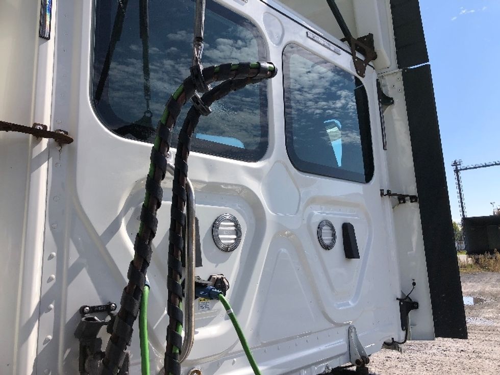 Day Cab Tractor-Heavy Duty Tractors-Freightliner-2018-Cascadia 11364ST-Guilderland Center-NY-357,654\n\t\tmiles-$ 37,500 - Image 17