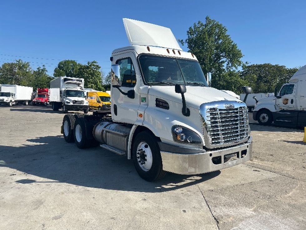 Day Cab Tractor-Heavy Duty Tractors-Freightliner-2018-Cascadia 11364ST-Indianapolis-IN-420,126\n\t\tmiles-$ 30,250 - Image 1