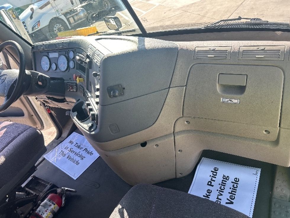 Day Cab Tractor-Heavy Duty Tractors-Freightliner-2018-Cascadia 11364ST-Indianapolis-IN-420,126\n\t\tmiles-$ 30,250 - Image 13