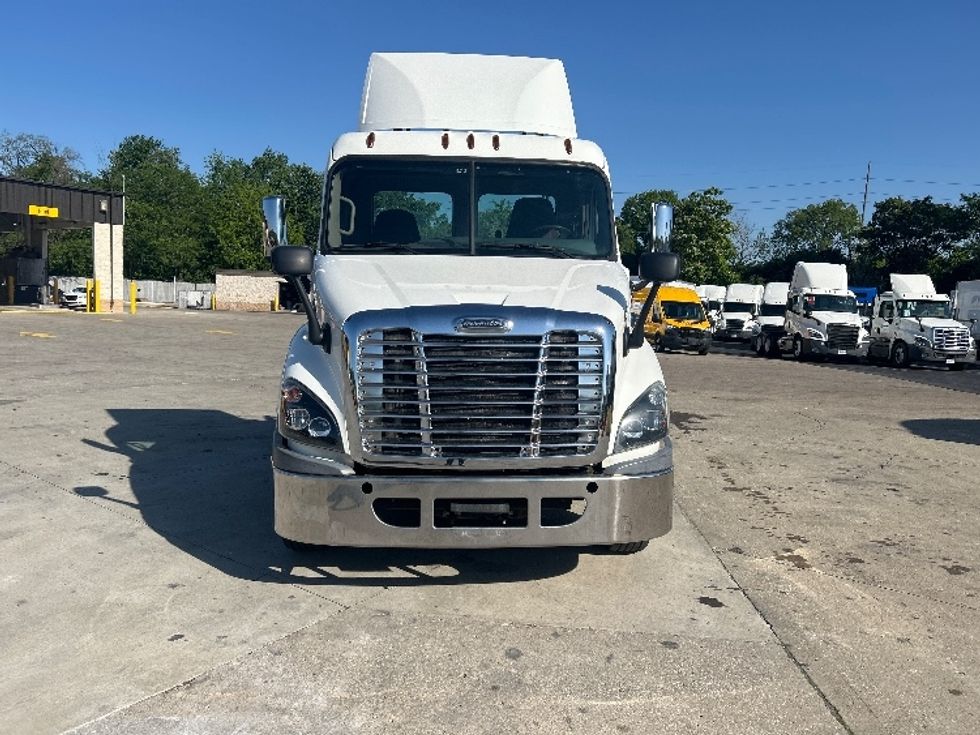 Day Cab Tractor-Heavy Duty Tractors-Freightliner-2018-Cascadia 11364ST-Indianapolis-IN-420,126\n\t\tmiles-$ 30,250 - Image 2