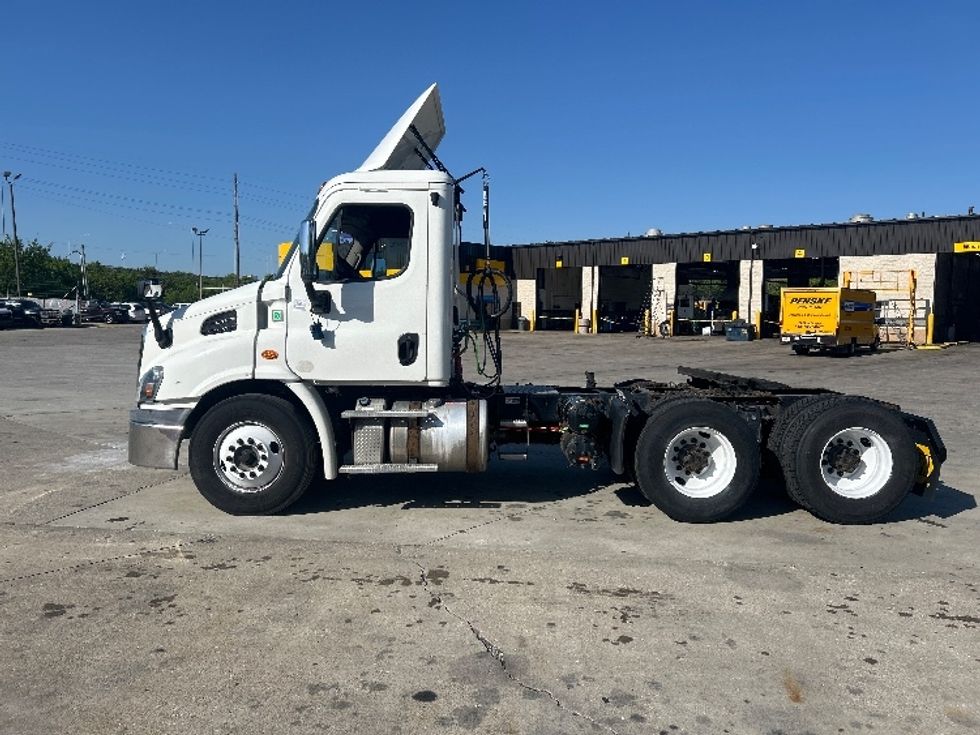 Day Cab Tractor-Heavy Duty Tractors-Freightliner-2018-Cascadia 11364ST-Indianapolis-IN-420,126\n\t\tmiles-$ 30,250 - Image 4