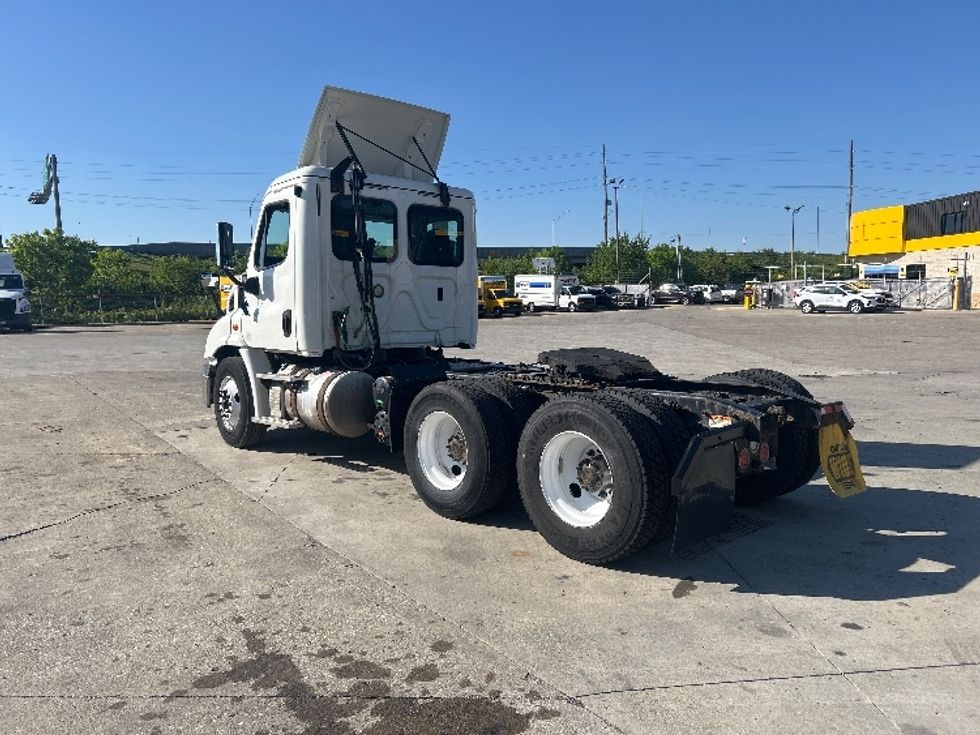 Day Cab Tractor-Heavy Duty Tractors-Freightliner-2018-Cascadia 11364ST-Indianapolis-IN-420,126\n\t\tmiles-$ 30,250 - Image 5