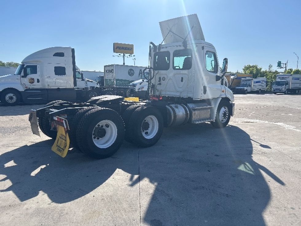 Day Cab Tractor-Heavy Duty Tractors-Freightliner-2018-Cascadia 11364ST-Indianapolis-IN-420,126\n\t\tmiles-$ 30,250 - Image 7