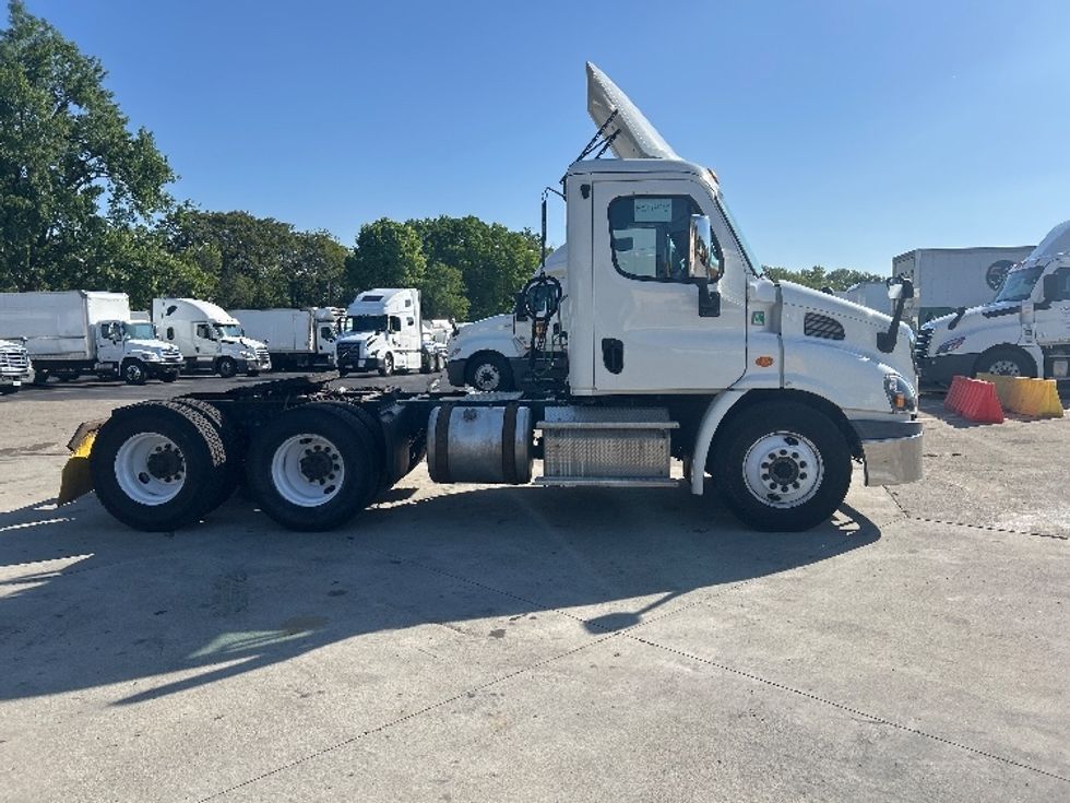 Day Cab Tractor-Heavy Duty Tractors-Freightliner-2018-Cascadia 11364ST-Indianapolis-IN-420,126\n\t\tmiles-$ 30,250 - Image 8