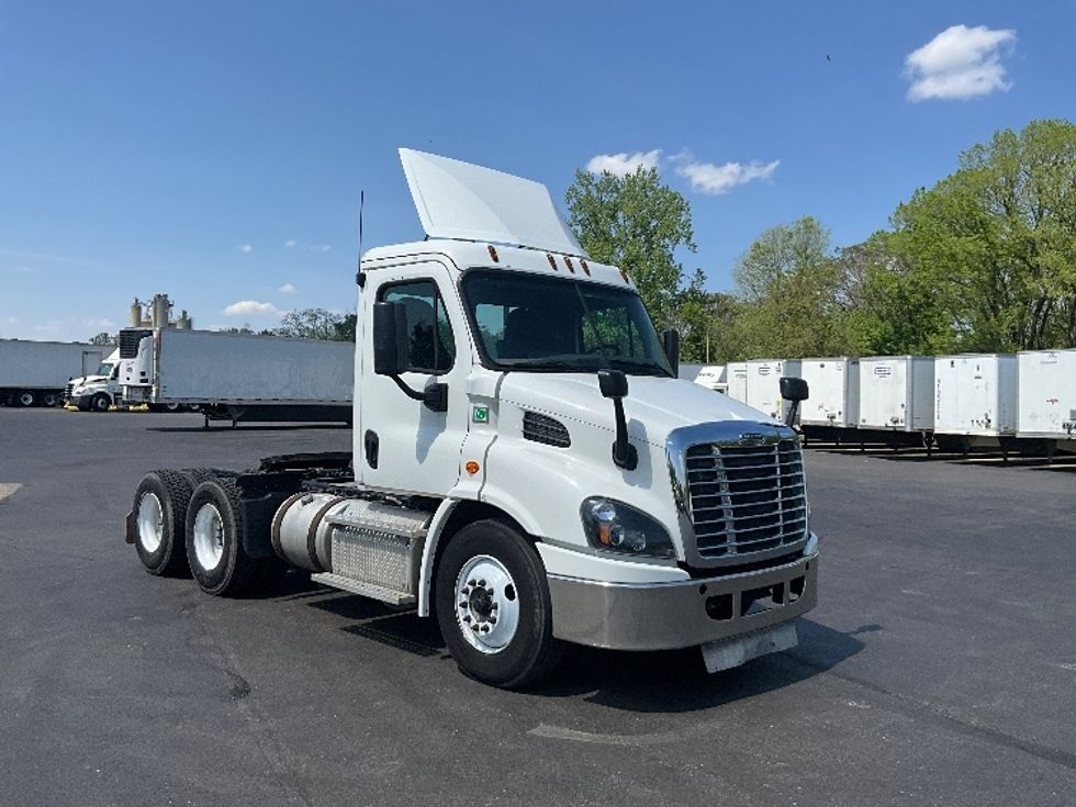 Day Cab Tractor-Heavy Duty Tractors-Freightliner-2018-Cascadia 11364ST-Indianapolis-IN-464,362\n\t\tmiles-$ 29,500 - Image 1
