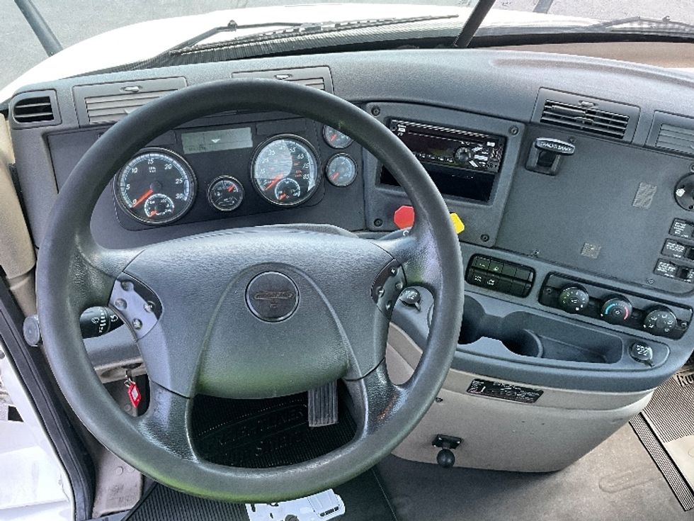 Day Cab Tractor-Heavy Duty Tractors-Freightliner-2018-Cascadia 11364ST-Indianapolis-IN-464,362\n\t\tmiles-$ 29,500 - Image 11