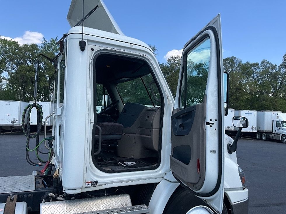 Day Cab Tractor-Heavy Duty Tractors-Freightliner-2018-Cascadia 11364ST-Indianapolis-IN-464,362\n\t\tmiles-$ 29,500 - Image 12