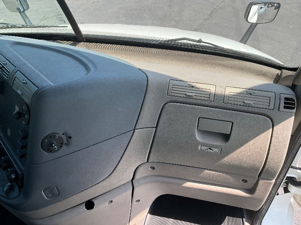 Day Cab Tractor-Heavy Duty Tractors-Freightliner-2018-Cascadia 11364ST-Indianapolis-IN-464,362\n\t\tmiles-$ 29,500 - Image 13