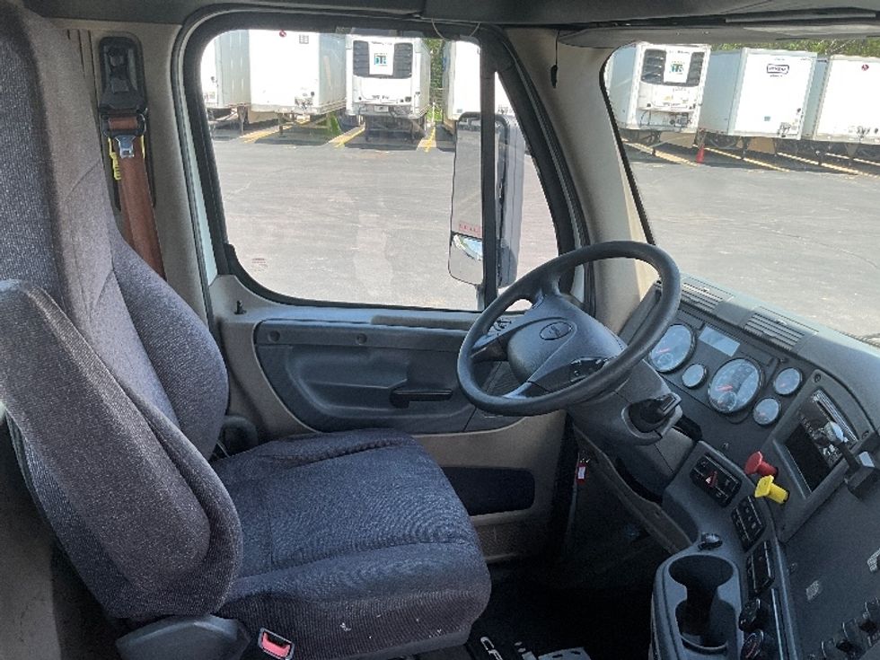 Day Cab Tractor-Heavy Duty Tractors-Freightliner-2018-Cascadia 11364ST-Indianapolis-IN-464,362\n\t\tmiles-$ 29,500 - Image 14