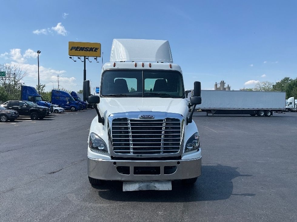 Day Cab Tractor-Heavy Duty Tractors-Freightliner-2018-Cascadia 11364ST-Indianapolis-IN-464,362\n\t\tmiles-$ 29,500 - Image 2