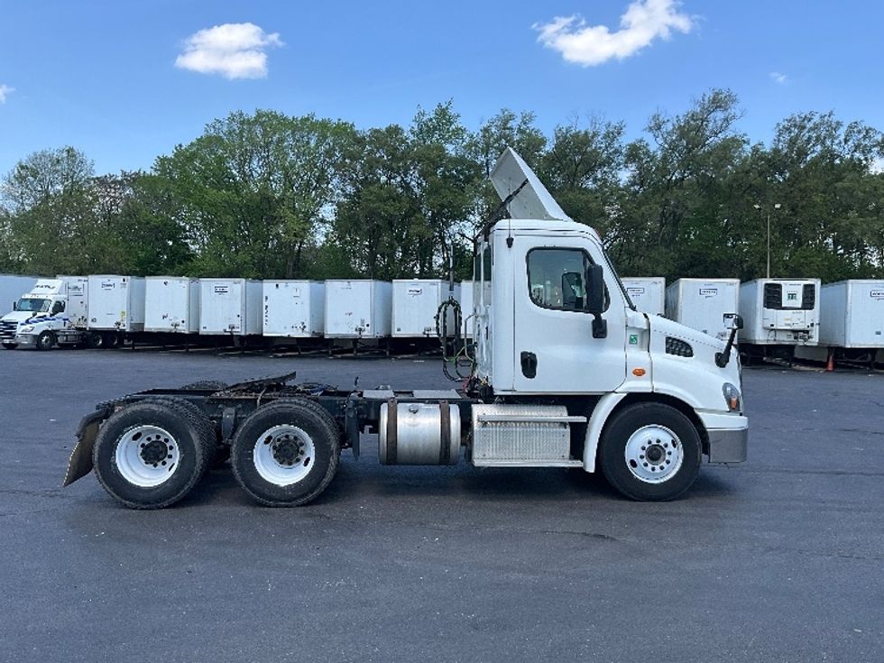 Day Cab Tractor-Heavy Duty Tractors-Freightliner-2018-Cascadia 11364ST-Indianapolis-IN-464,362\n\t\tmiles-$ 29,500 - Image 8