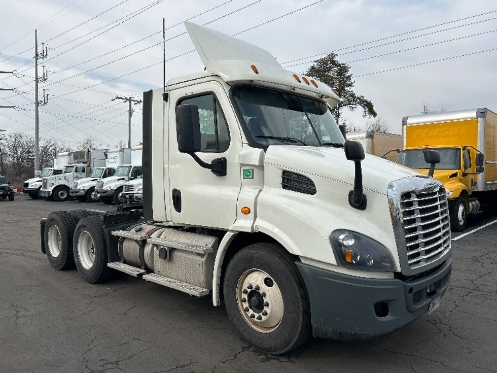 Day Cab Tractor-Heavy Duty Tractors-Freightliner-2018-Cascadia 11364ST-Manassas-VA-604,276\n\t\tmiles-$ 24,750 - Image 1