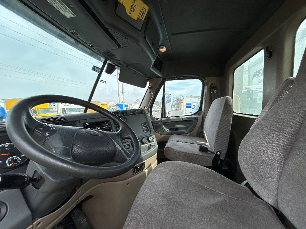 Day Cab Tractor-Heavy Duty Tractors-Freightliner-2018-Cascadia 11364ST-Manassas-VA-604,276\n\t\tmiles-$ 24,750 - Image 10