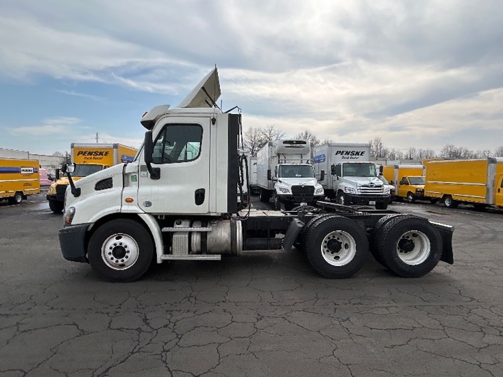 Day Cab Tractor-Heavy Duty Tractors-Freightliner-2018-Cascadia 11364ST-Manassas-VA-604,276\n\t\tmiles-$ 24,750 - Image 4