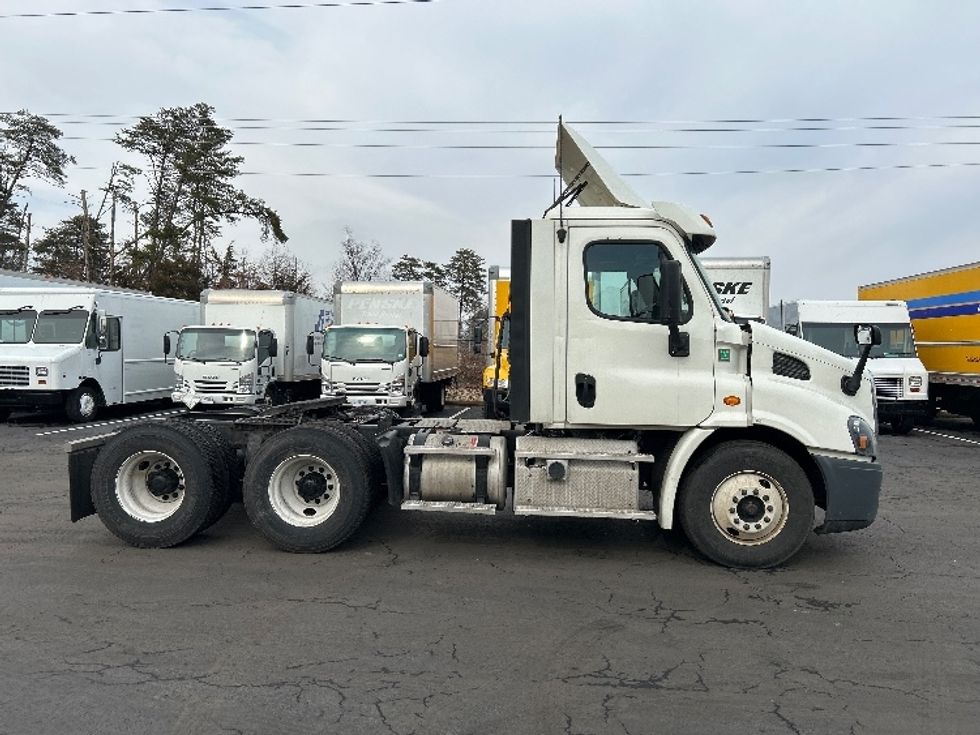 Day Cab Tractor-Heavy Duty Tractors-Freightliner-2018-Cascadia 11364ST-Manassas-VA-604,276\n\t\tmiles-$ 24,750 - Image 8