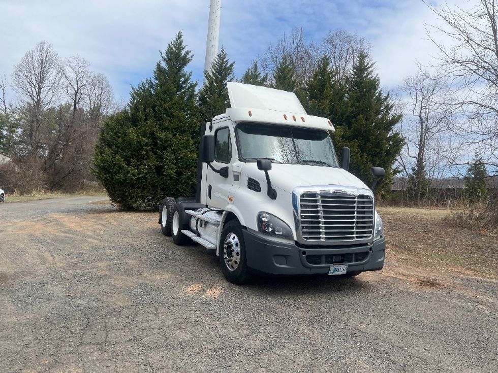 Day Cab Tractor-Heavy Duty Tractors-Freightliner-2018-Cascadia 11364ST-Manassas-VA-614,245\n\t\tmiles-$ 24,250 - Image 1
