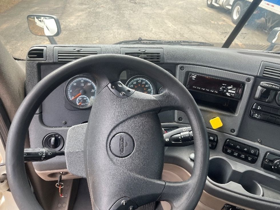 Day Cab Tractor-Heavy Duty Tractors-Freightliner-2018-Cascadia 11364ST-Manassas-VA-614,245\n\t\tmiles-$ 24,250 - Image 11