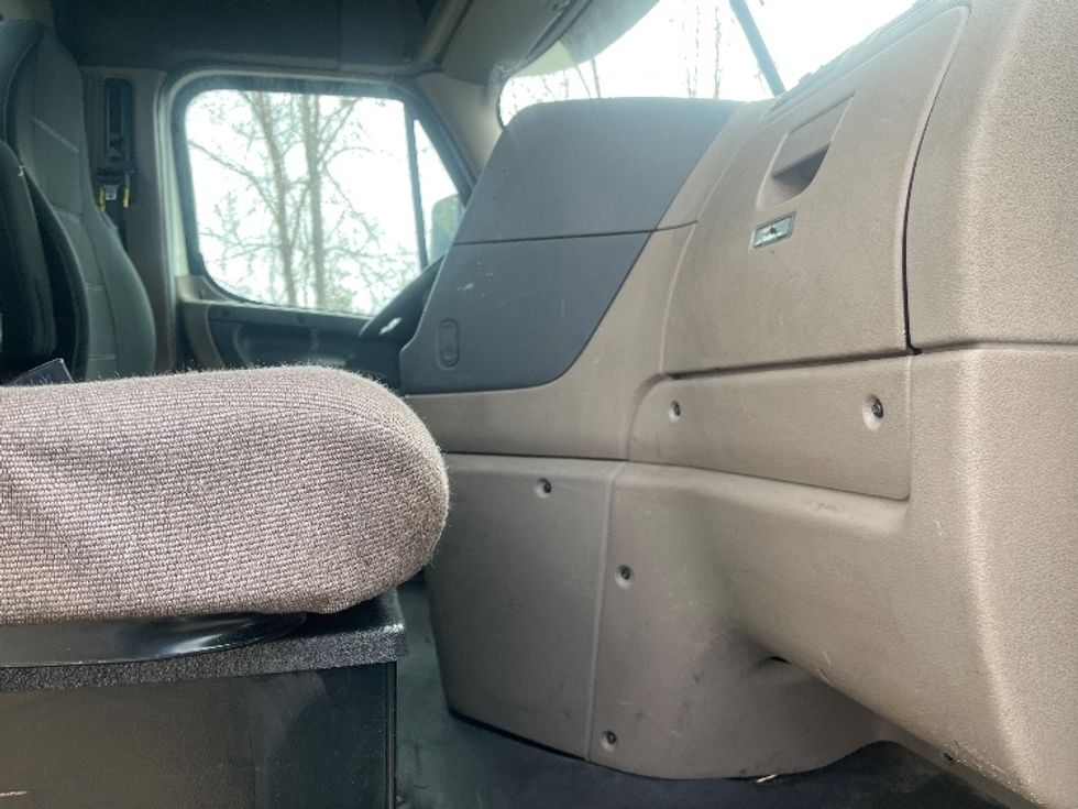 Day Cab Tractor-Heavy Duty Tractors-Freightliner-2018-Cascadia 11364ST-Manassas-VA-614,245\n\t\tmiles-$ 24,250 - Image 12