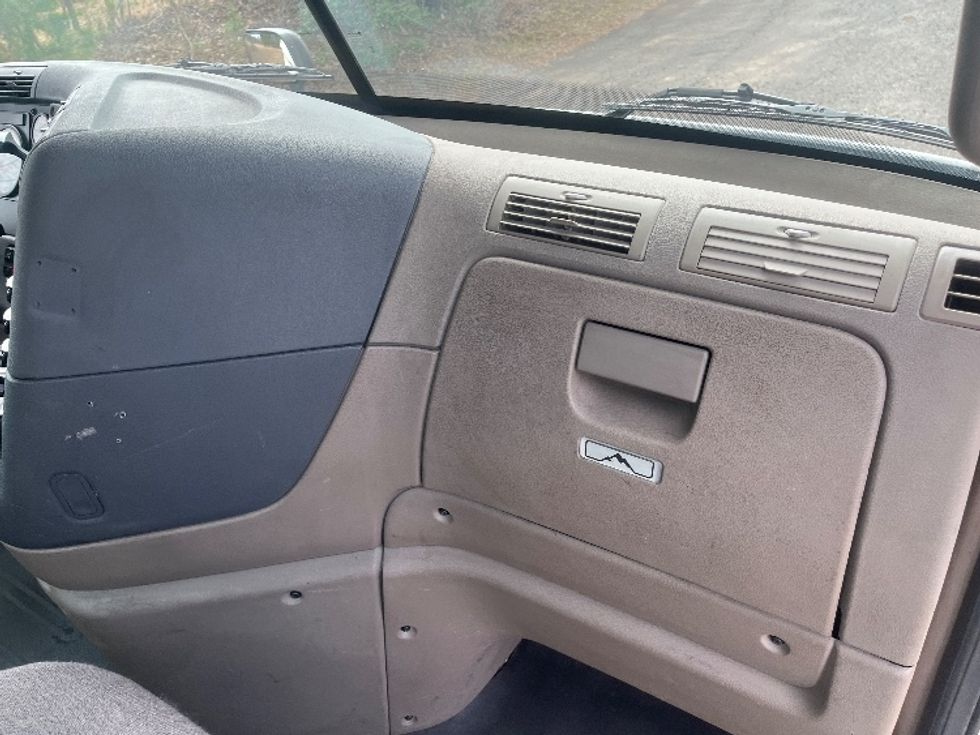 Day Cab Tractor-Heavy Duty Tractors-Freightliner-2018-Cascadia 11364ST-Manassas-VA-614,245\n\t\tmiles-$ 24,250 - Image 13