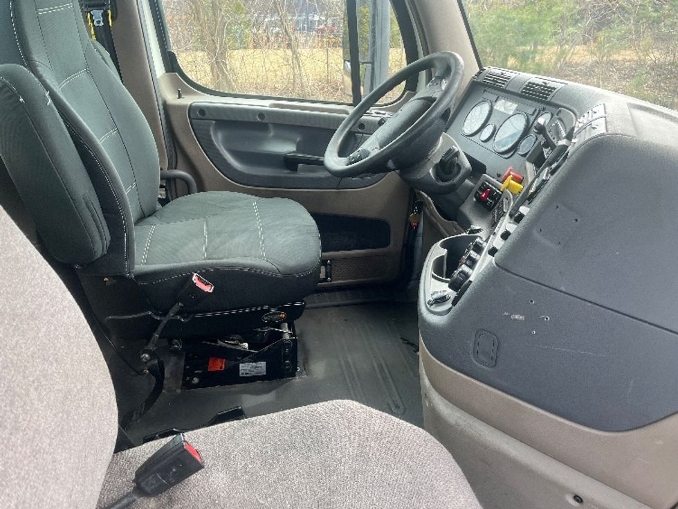 Day Cab Tractor-Heavy Duty Tractors-Freightliner-2018-Cascadia 11364ST-Manassas-VA-614,245\n\t\tmiles-$ 24,250 - Image 14