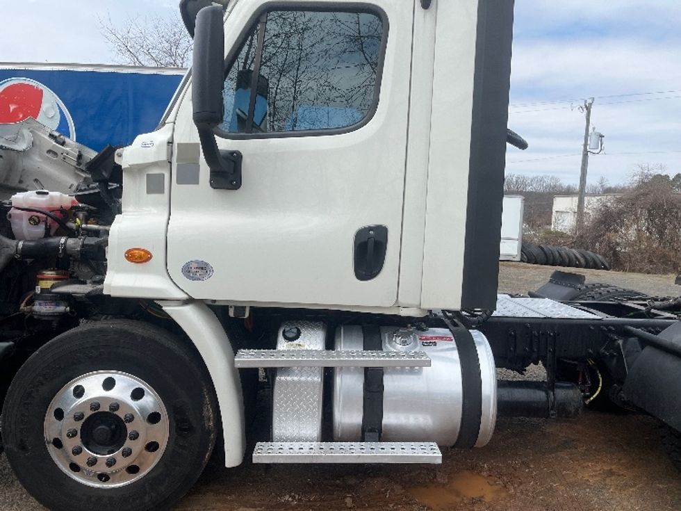 Day Cab Tractor-Heavy Duty Tractors-Freightliner-2018-Cascadia 11364ST-Manassas-VA-614,245\n\t\tmiles-$ 24,250 - Image 17