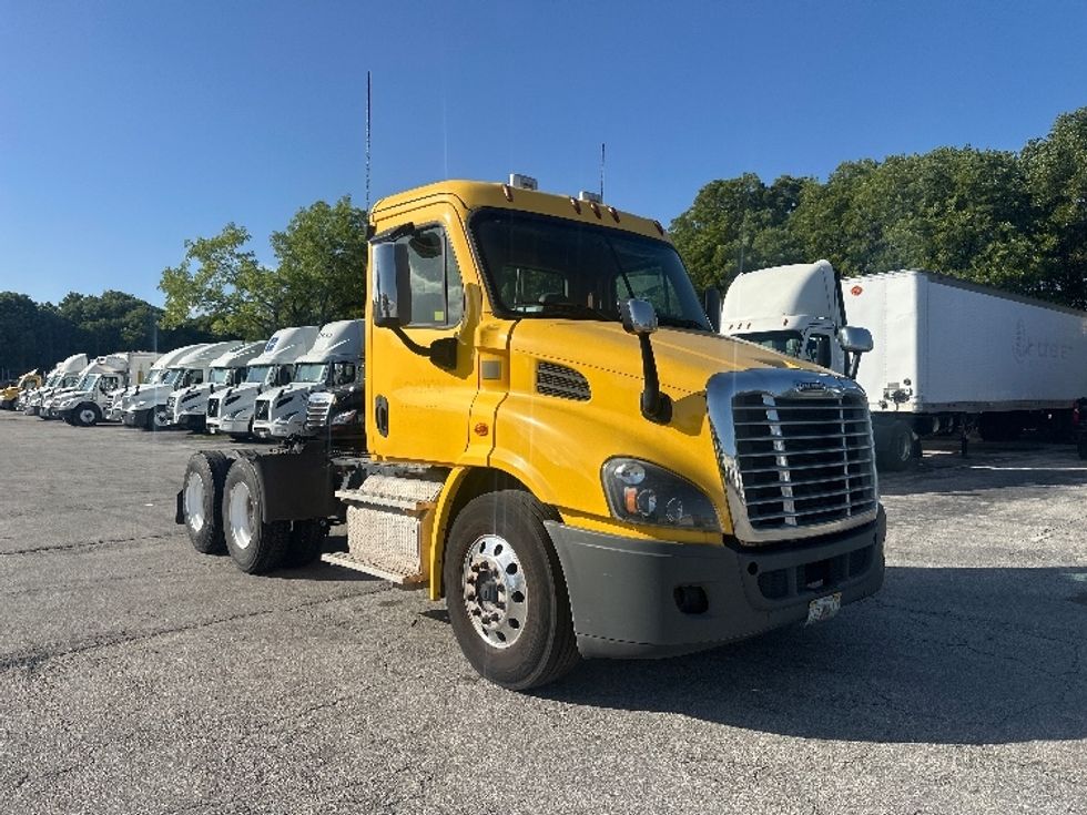 Day Cab Tractor-Heavy Duty Tractors-Freightliner-2018-Cascadia 11364ST-Medley-FL-425,730\n\t\tmiles-$ 31,750 - Image 1