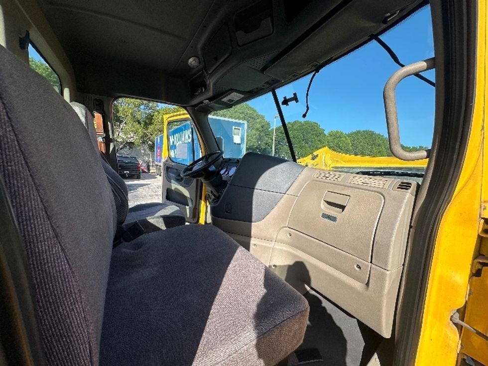 Day Cab Tractor-Heavy Duty Tractors-Freightliner-2018-Cascadia 11364ST-Medley-FL-425,730\n\t\tmiles-$ 31,750 - Image 12