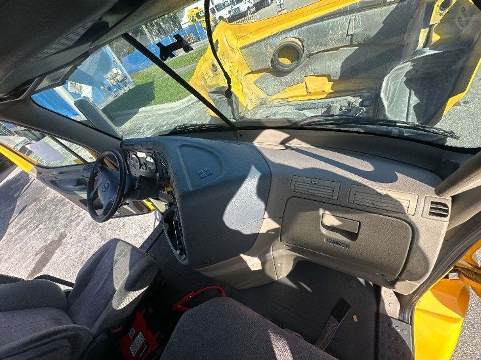 Day Cab Tractor-Heavy Duty Tractors-Freightliner-2018-Cascadia 11364ST-Medley-FL-425,730\n\t\tmiles-$ 31,750 - Image 13