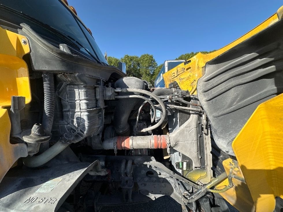 Day Cab Tractor-Heavy Duty Tractors-Freightliner-2018-Cascadia 11364ST-Medley-FL-425,730\n\t\tmiles-$ 31,750 - Image 15