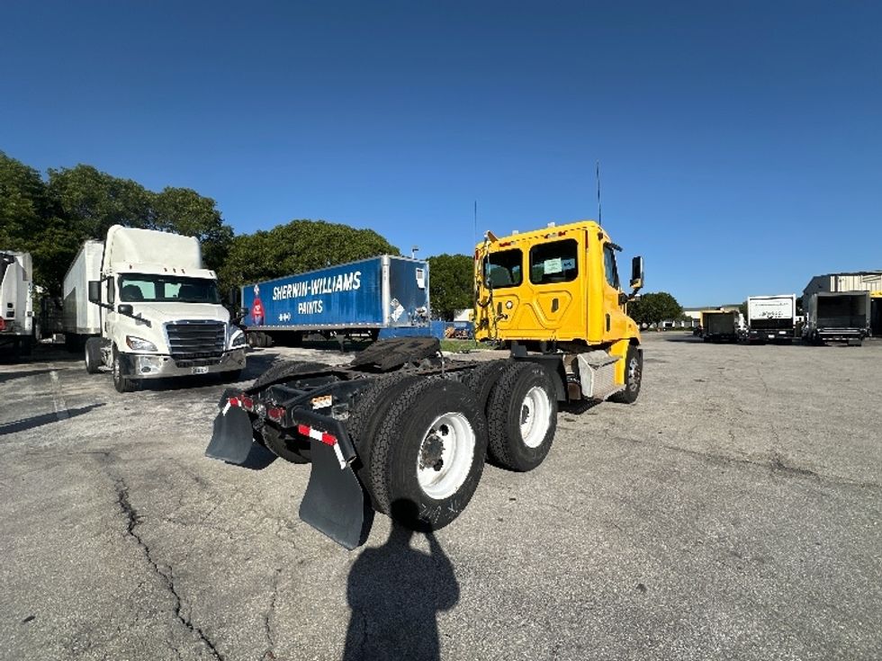 Day Cab Tractor-Heavy Duty Tractors-Freightliner-2018-Cascadia 11364ST-Medley-FL-425,730\n\t\tmiles-$ 31,750 - Image 7