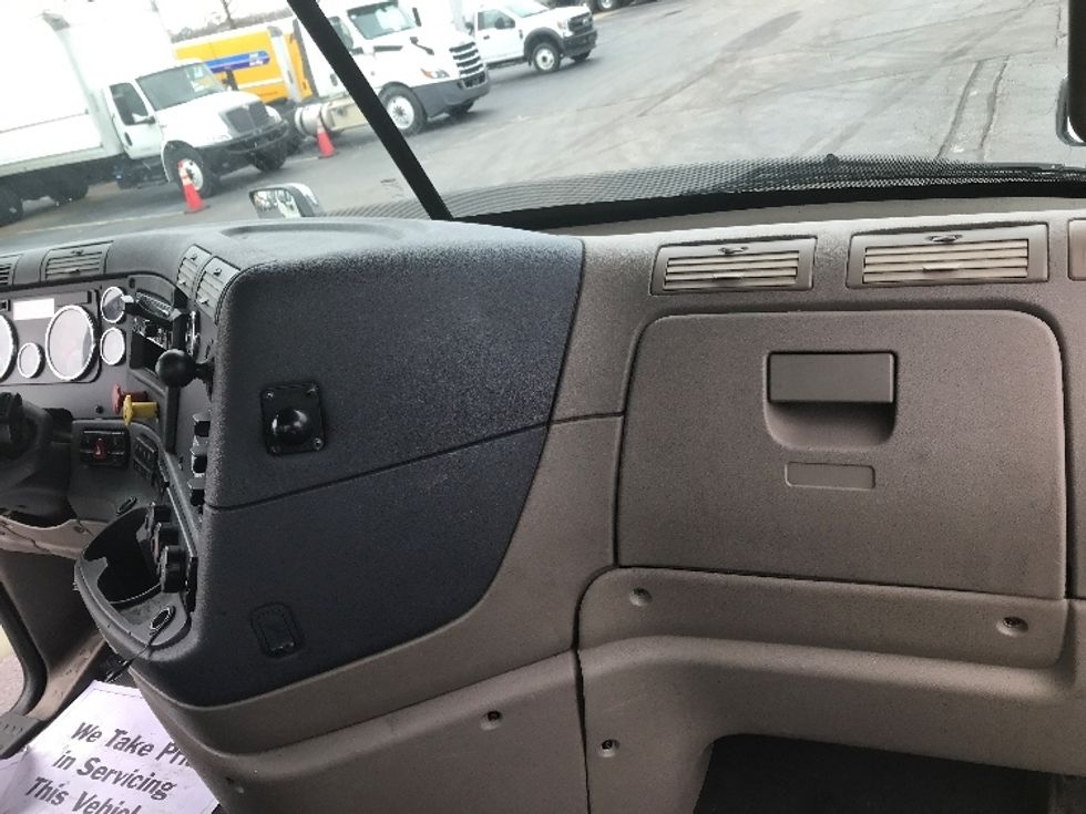 Day Cab Tractor-Heavy Duty Tractors-Freightliner-2018-Cascadia 11364ST-Memphis-TN-440,244\n\t\tmiles-$ 39,750 - Image 13