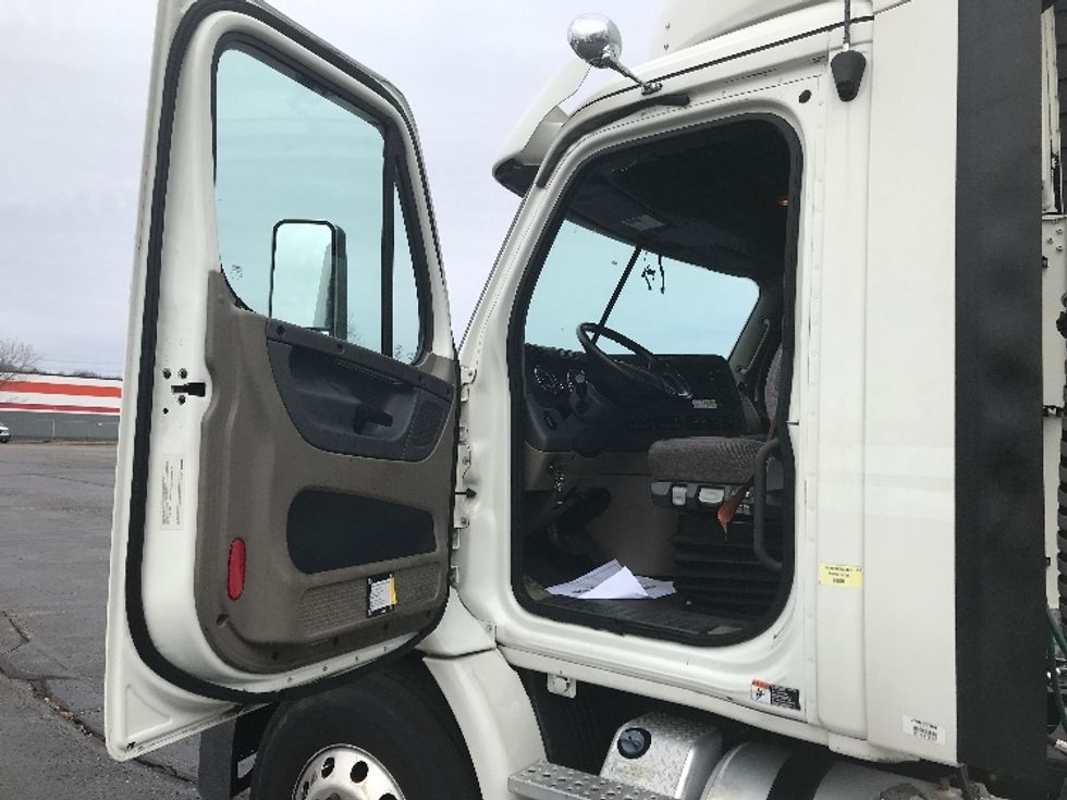 Day Cab Tractor-Heavy Duty Tractors-Freightliner-2018-Cascadia 11364ST-Memphis-TN-440,244\n\t\tmiles-$ 39,750 - Image 9
