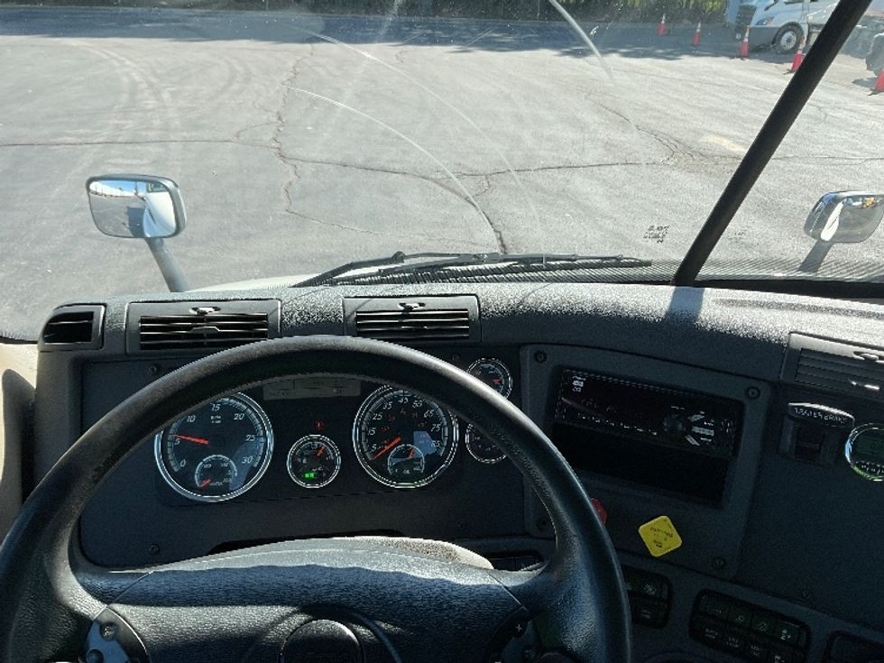 Day Cab Tractor-Heavy Duty Tractors-Freightliner-2018-Cascadia 11364ST-Memphis-TN-585,485\n\t\tmiles-$ 30,750 - Image 11