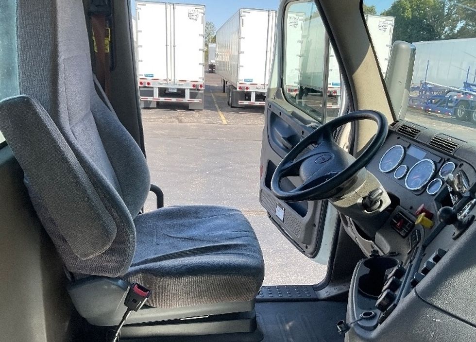 Day Cab Tractor-Heavy Duty Tractors-Freightliner-2018-Cascadia 11364ST-Memphis-TN-585,485\n\t\tmiles-$ 30,750 - Image 14
