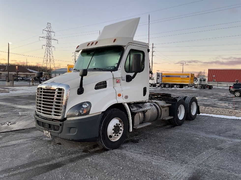 Day Cab Tractor-Heavy Duty Tractors-Freightliner-2018-Cascadia 11364ST-Milwaukee-WI-431,100\n\t\tmiles-$ 36,750 - Image 1